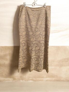 Stunning Nicowa Floral Patterned Skirt, Size 10, made in Italy